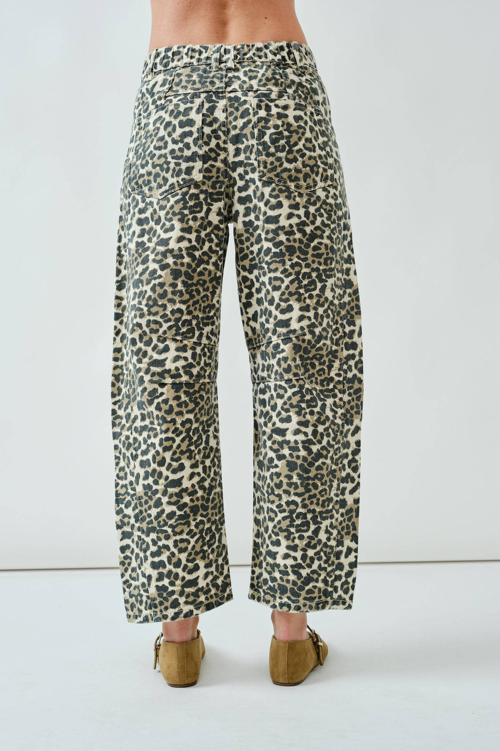 SLOUCHY RELAX FIT CROP BARREL JEANS