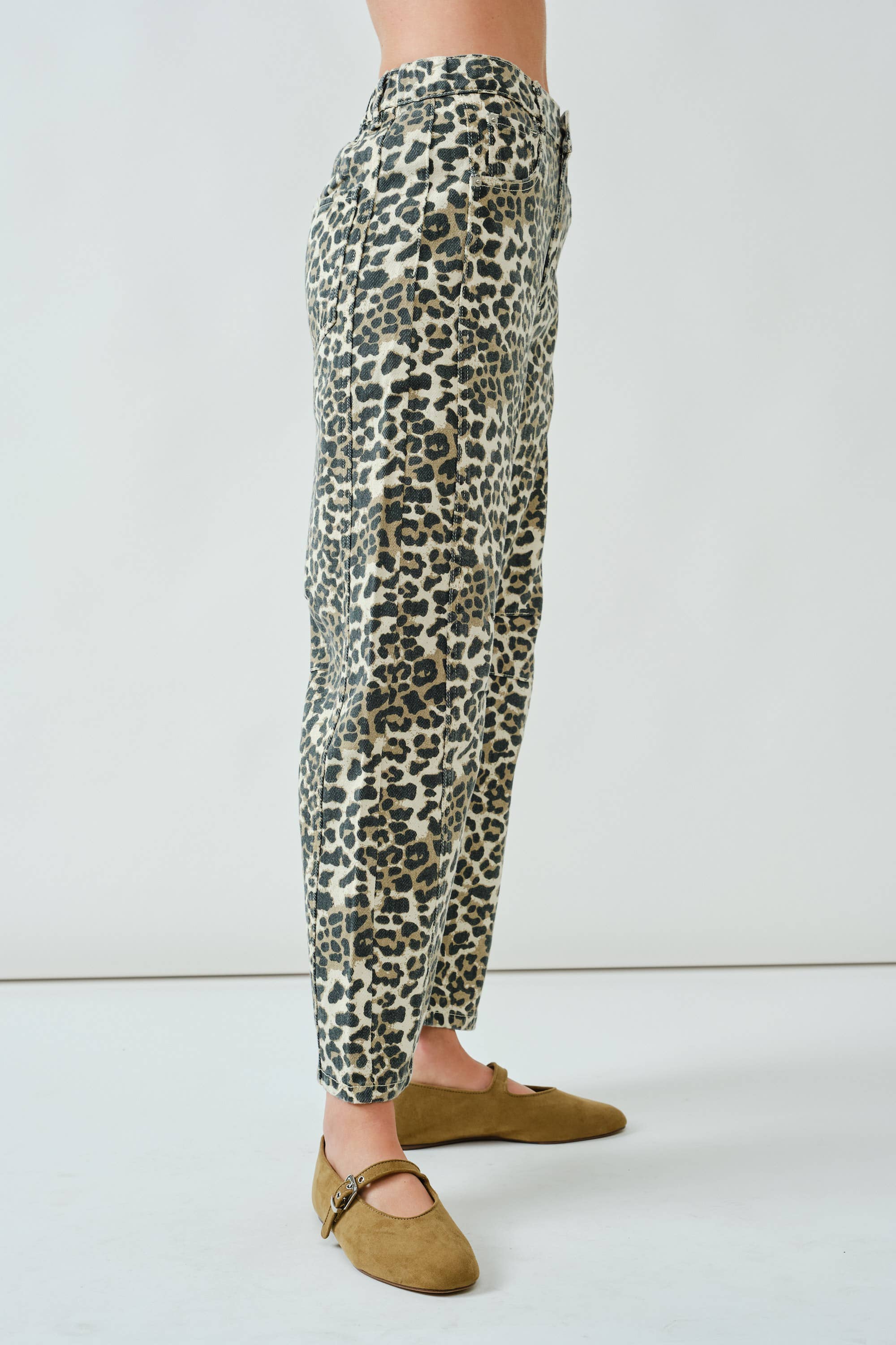 SLOUCHY RELAX FIT CROP BARREL JEANS