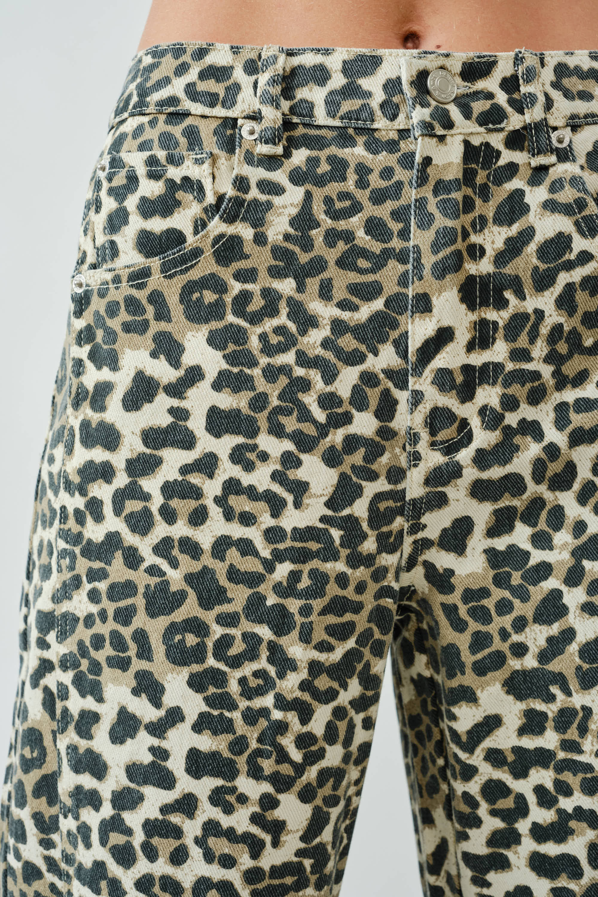 SLOUCHY RELAX FIT CROP BARREL JEANS