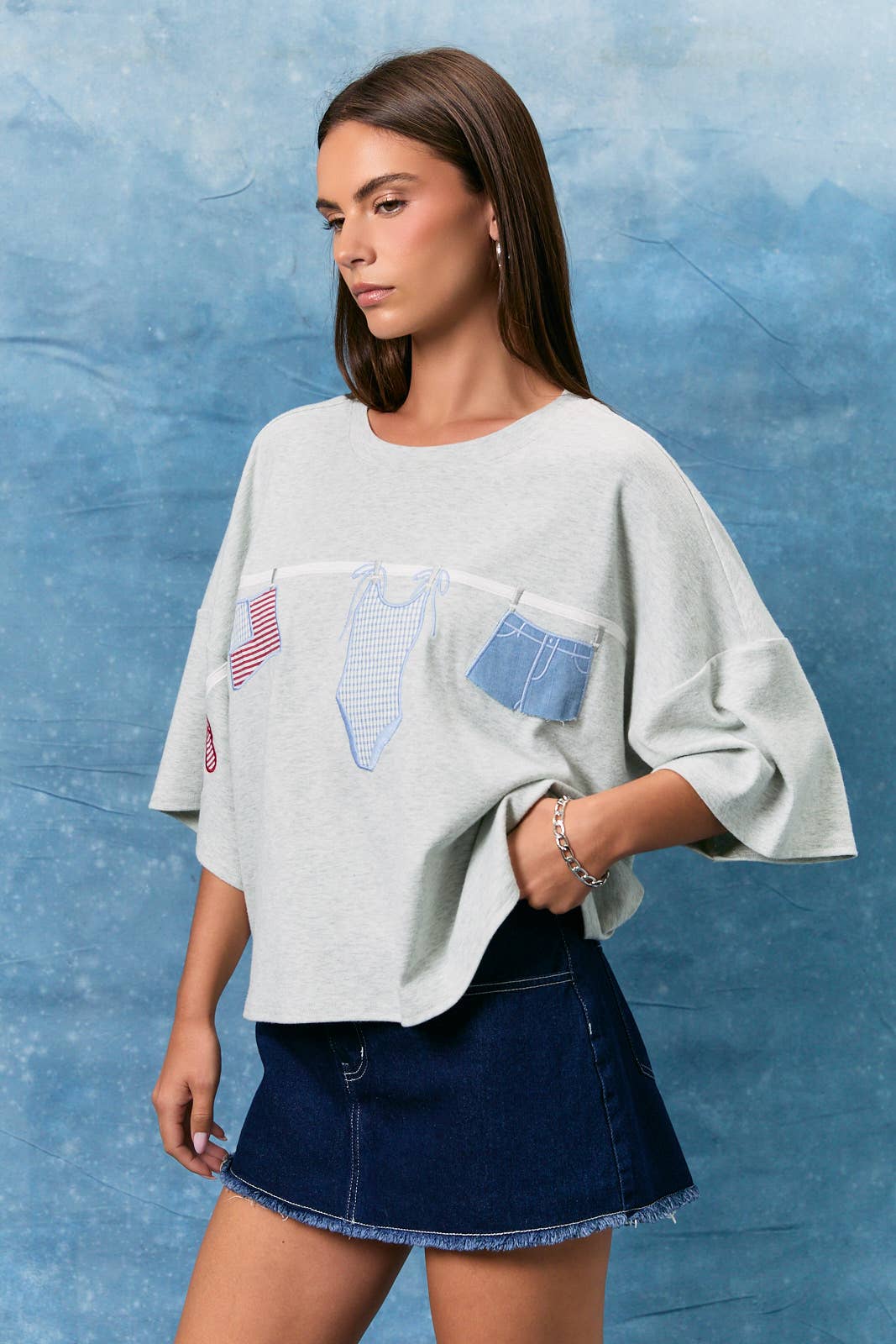 SHORT SLEEVE TOP WITH "AMERICANA" GRAPHIC DETAIL