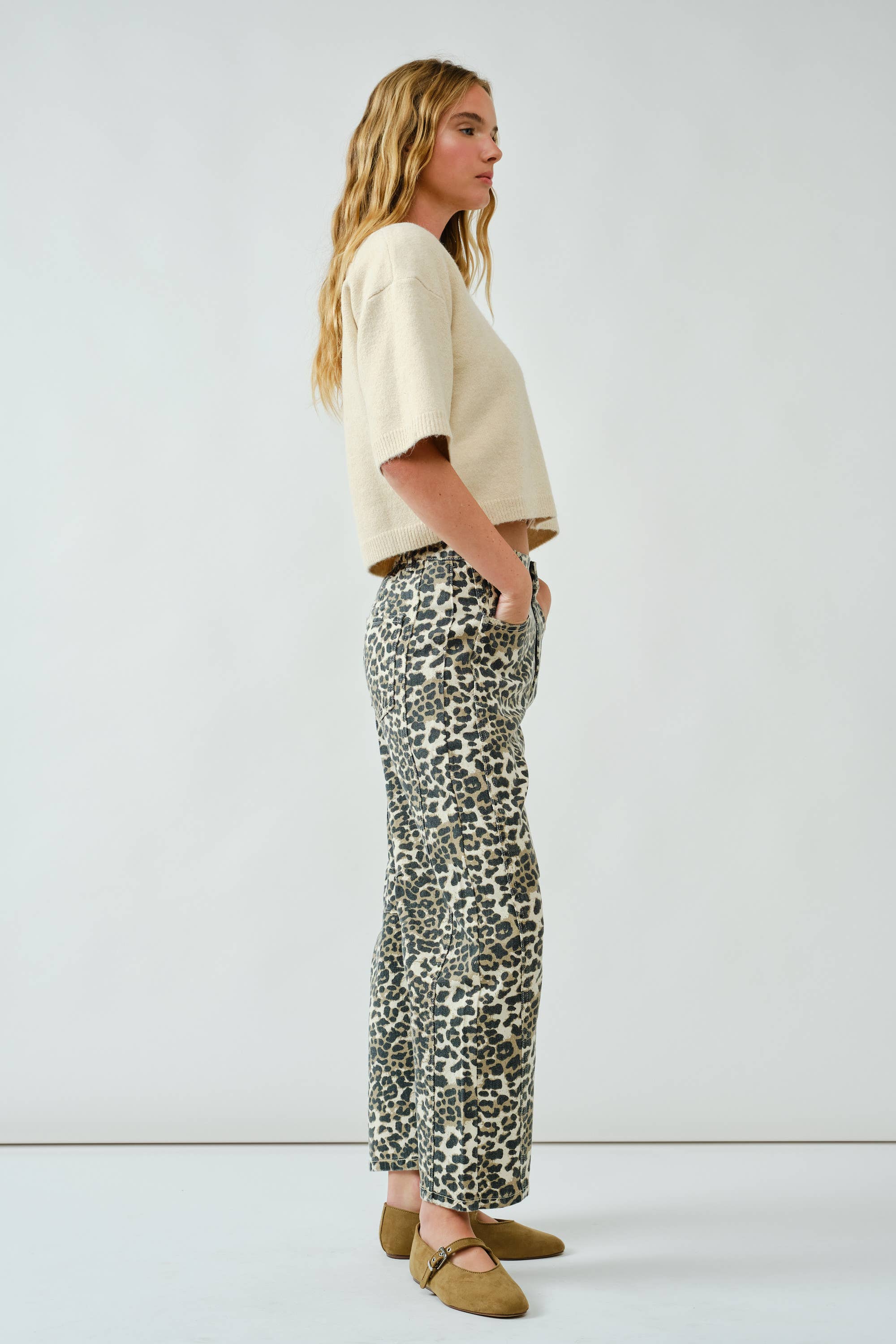 SLOUCHY RELAX FIT CROP BARREL JEANS