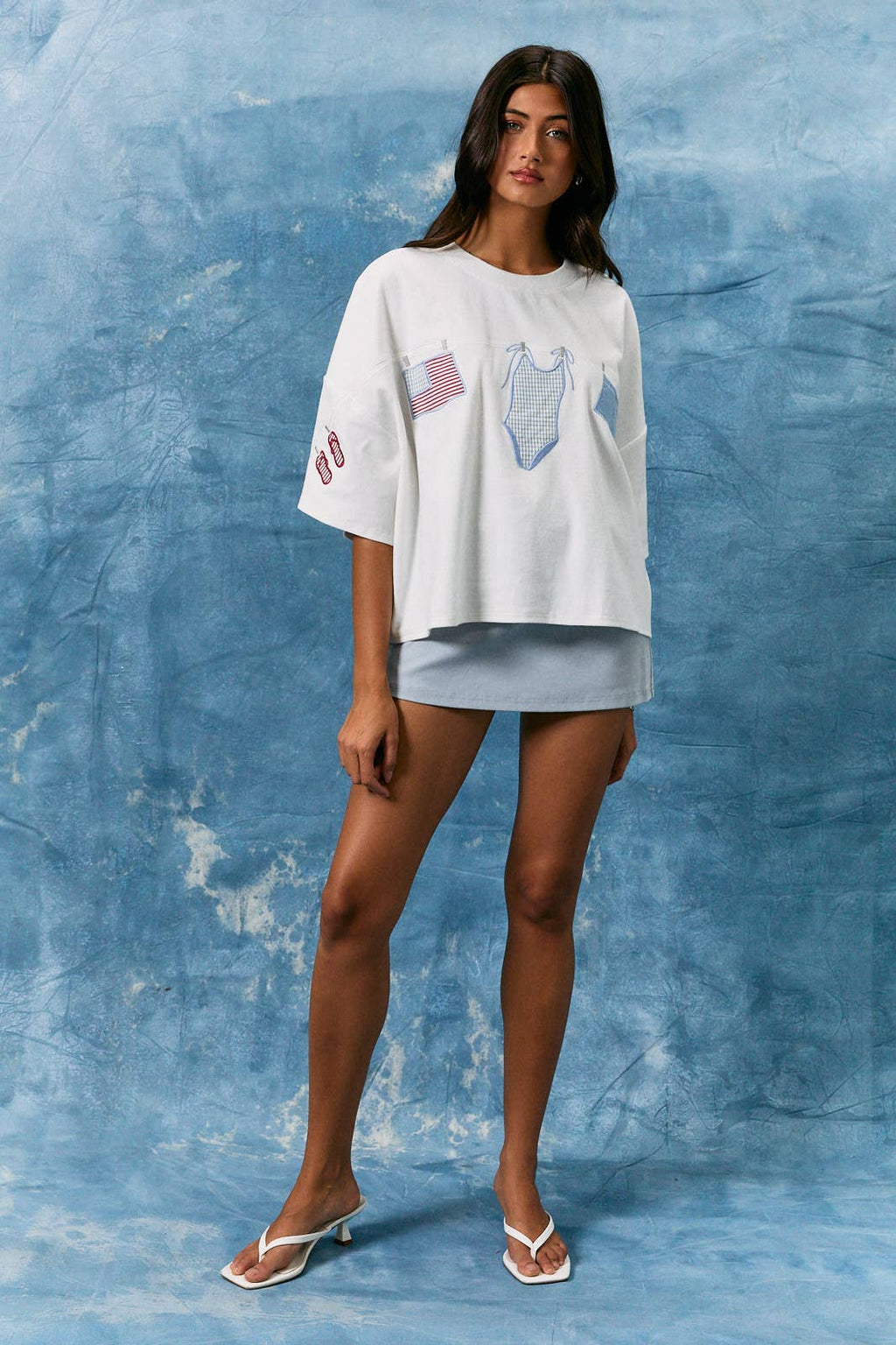 SHORT SLEEVE TOP WITH "AMERICANA" GRAPHIC DETAIL
