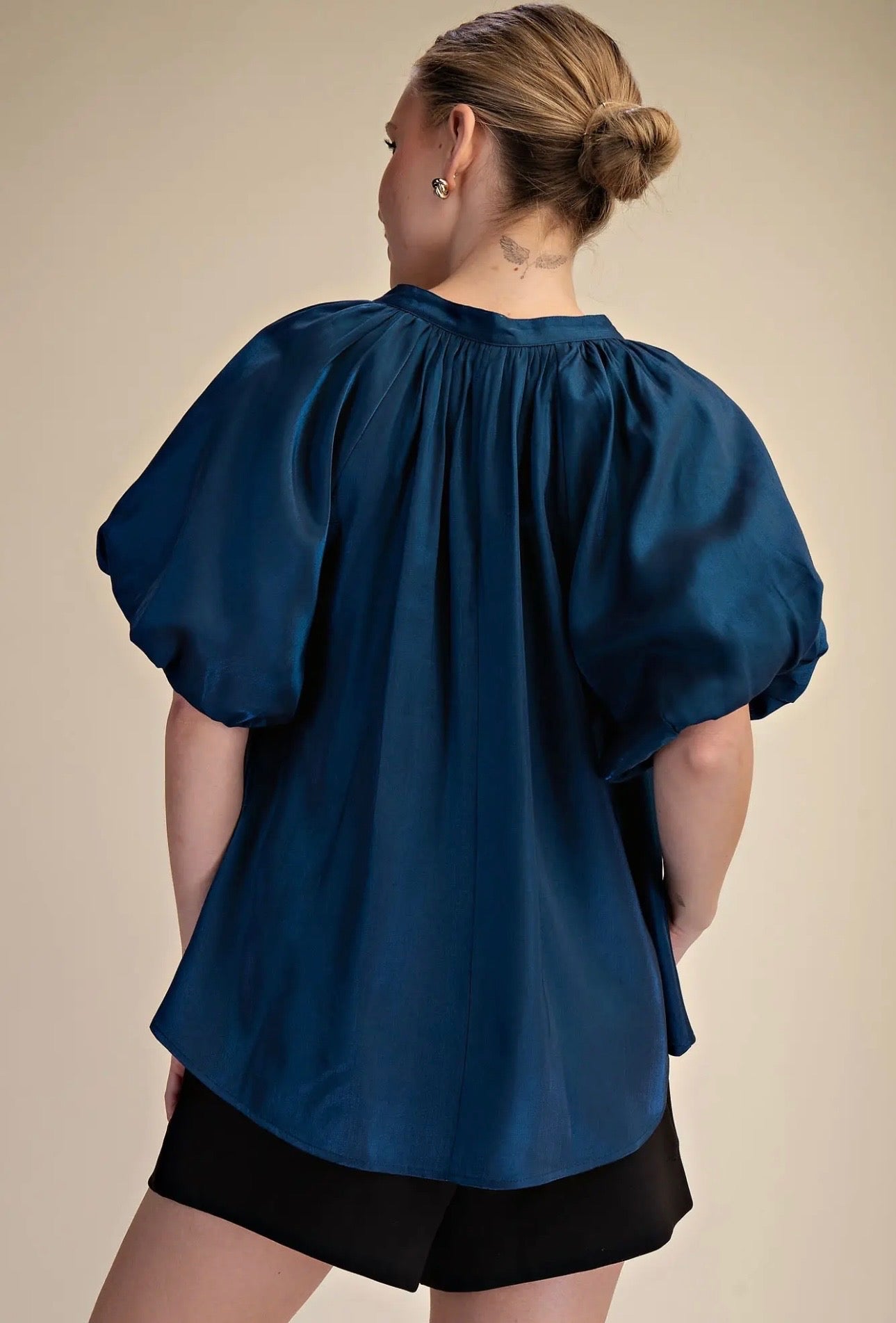 V-neck band bubble sleeve high low blouse