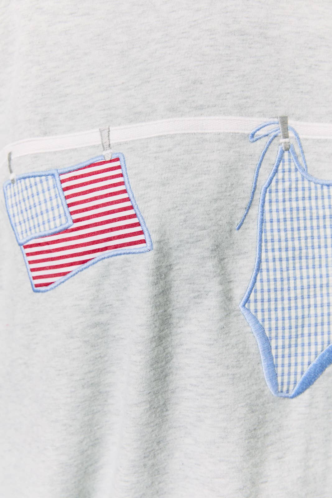 SHORT SLEEVE TOP WITH "AMERICANA" GRAPHIC DETAIL